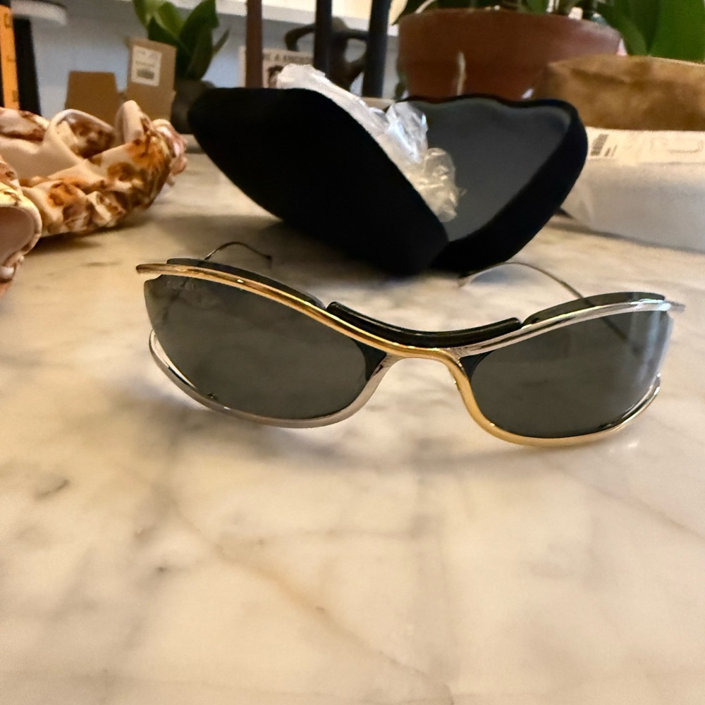 Gucci Silver and Black Aviator Sunglasses - Picture 5 of 7